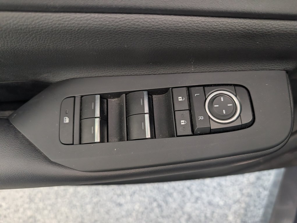 Toyota Prius Prime XSE PREMIUM, 2023 à Magog, Québec - 14 - w1024h768px