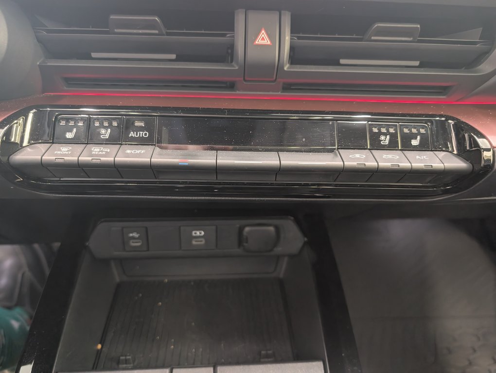 2023 Toyota Prius Prime XSE PREMIUM, GARANTIE JUSQU EN 2027, in Magog, Quebec - 18 - w1024h768px