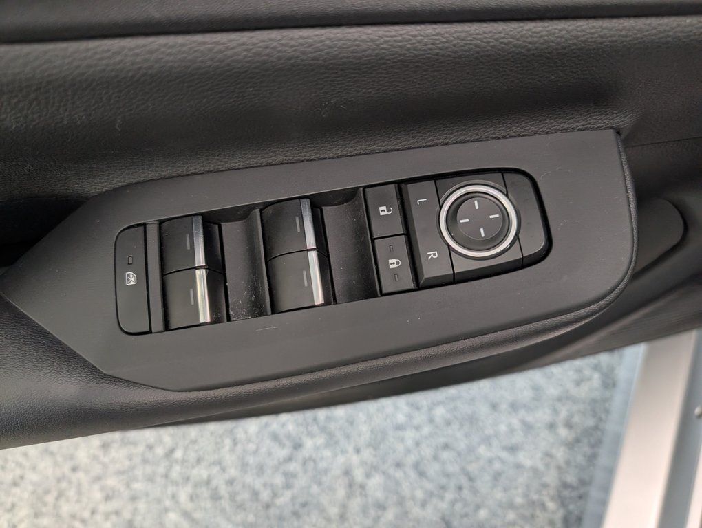 2023 Toyota Prius Prime XSE PREMIUM, GARANTIE JUSQU EN 2027, in Magog, Quebec - 14 - w1024h768px