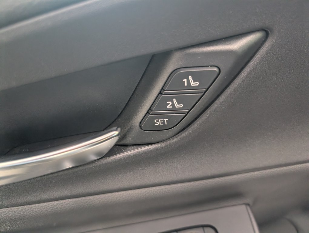 2023 Toyota Prius Prime XSE PREMIUM, GARANTIE JUSQU EN 2027, in Magog, Quebec - 15 - w1024h768px