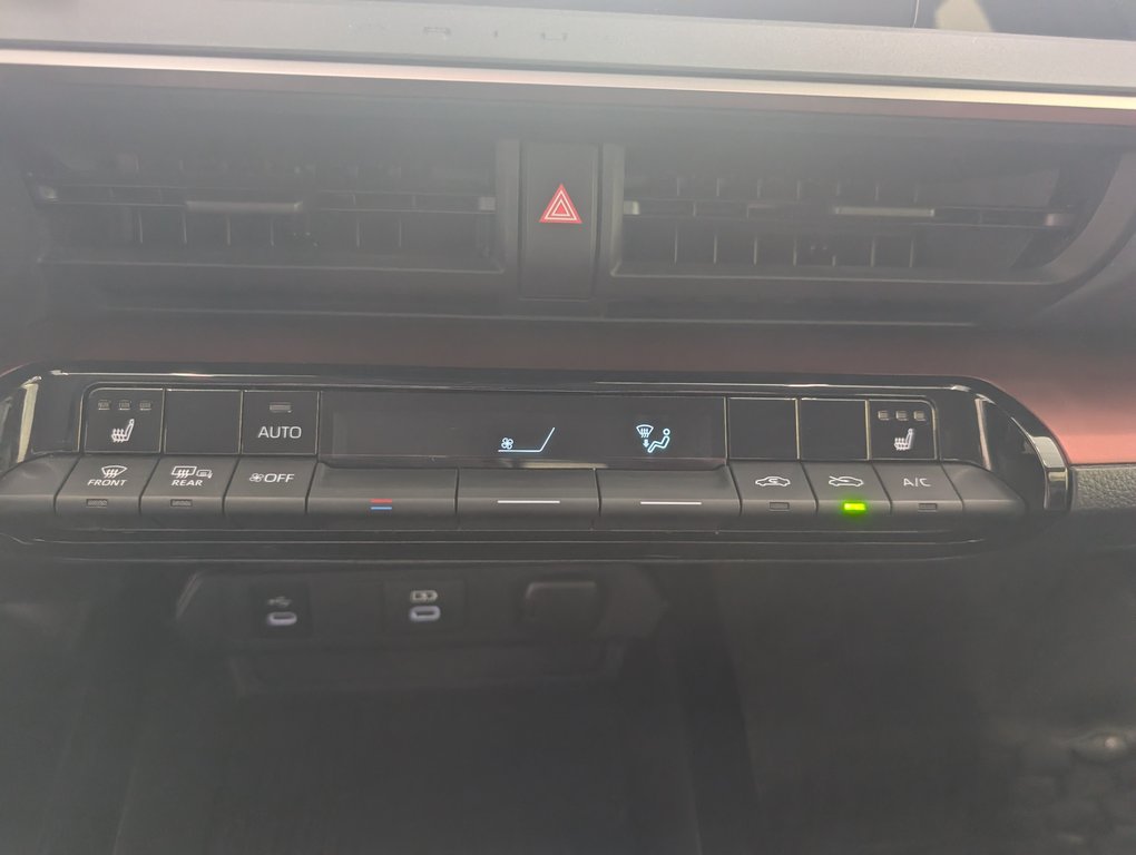 2023 Toyota Prius Prime SE BRANCHABLE, in Magog, Quebec - 16 - w1024h768px