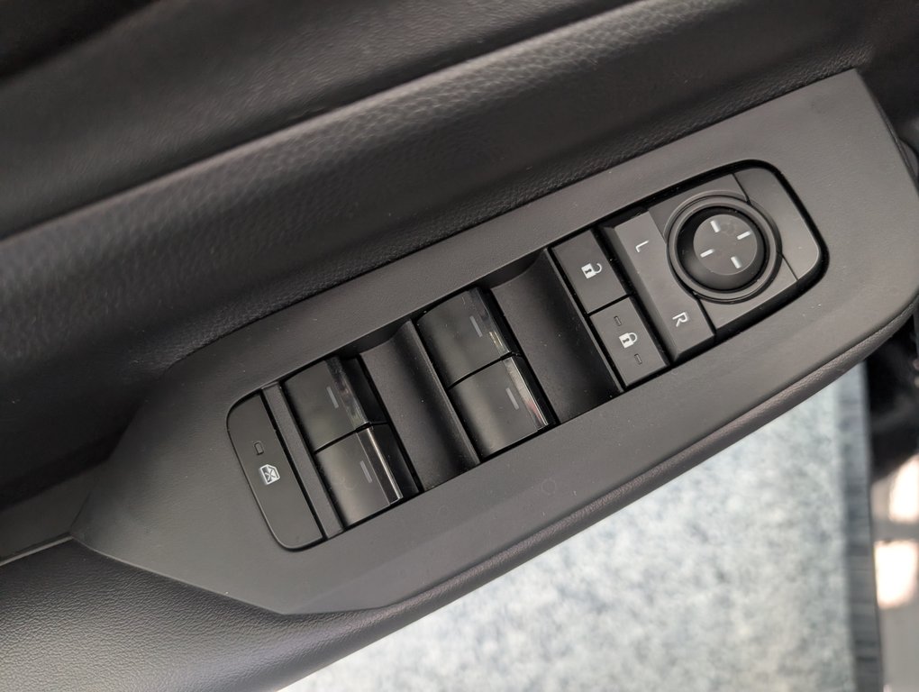2023 Toyota Prius Prime SE BRANCHABLE, in Magog, Quebec - 13 - w1024h768px
