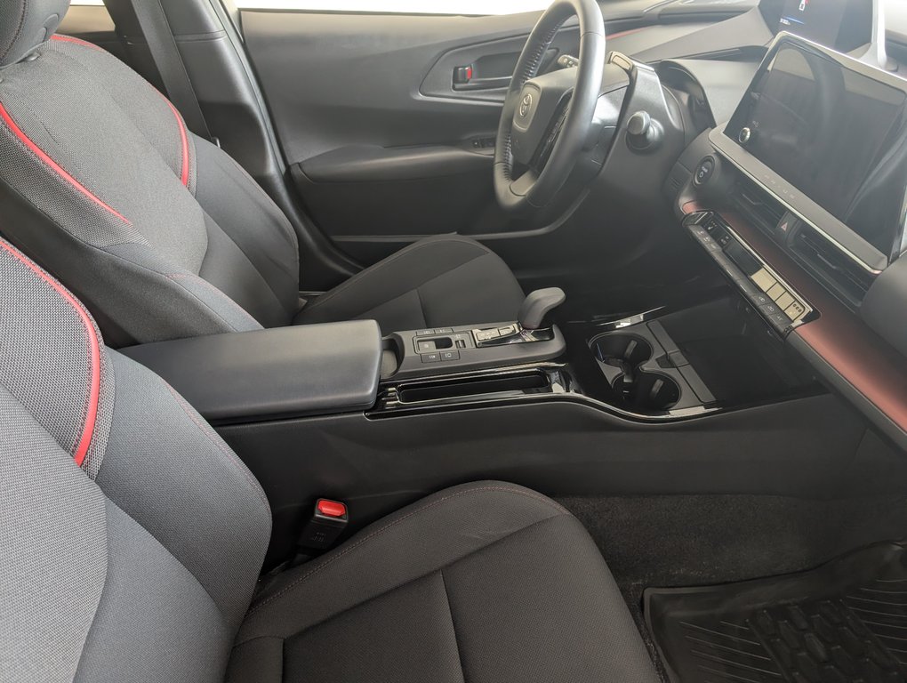 2023 Toyota Prius Prime SE BRANCHABLE, in Magog, Quebec - 7 - w1024h768px