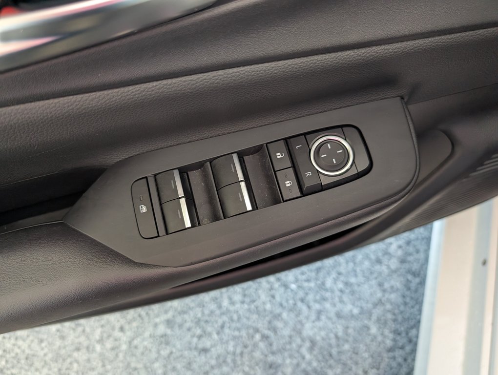 2024 Toyota PRIUS PRIME XSE BRANCHABLE, in Magog, Quebec - 15 - w1024h768px