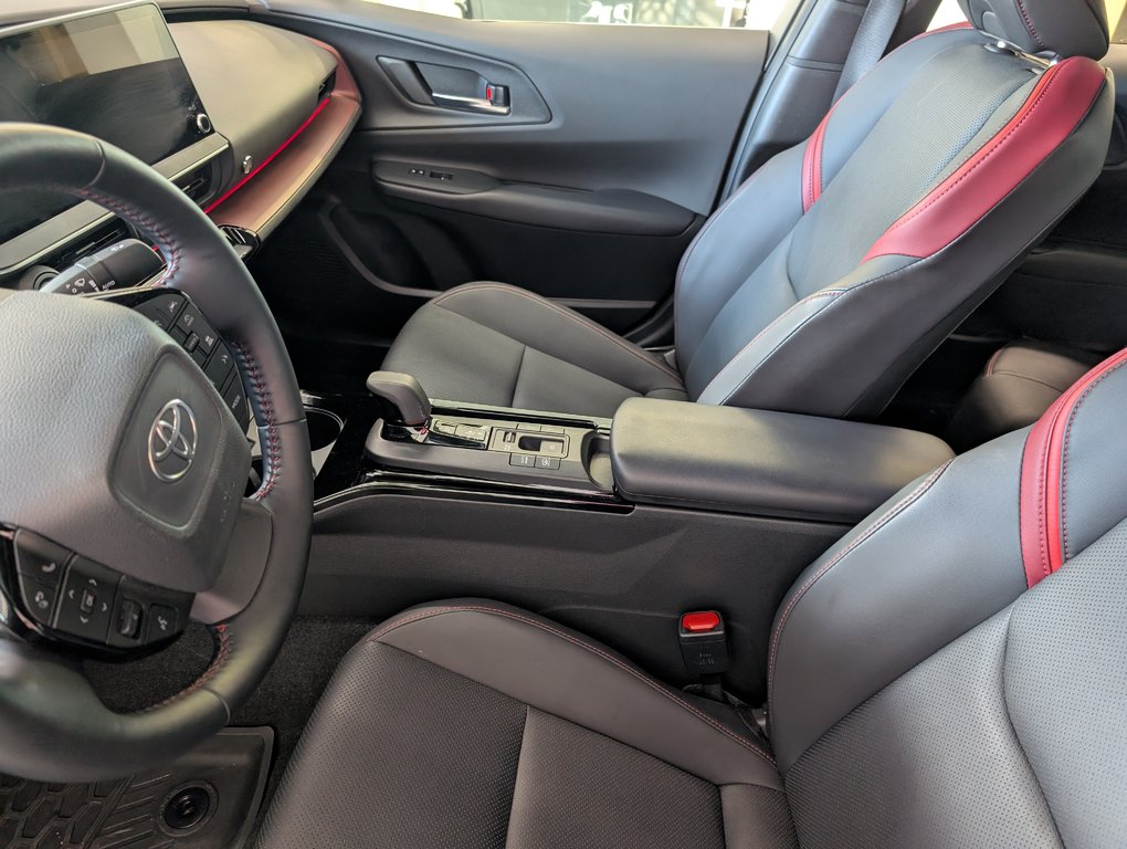 2024 Toyota PRIUS PRIME XSE BRANCHABLE, in Magog, Quebec - 12 - w1024h768px