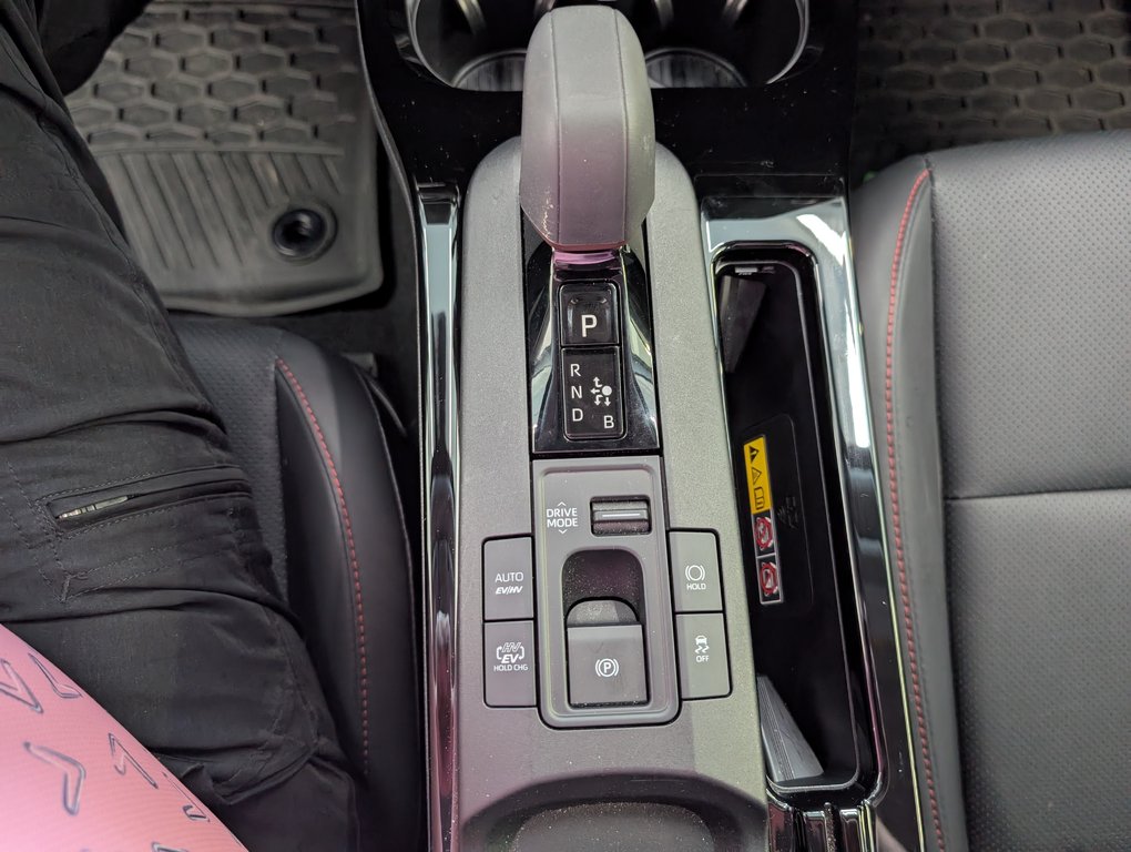 2024 Toyota PRIUS PRIME XSE BRANCHABLE, in Magog, Quebec - 17 - w1024h768px