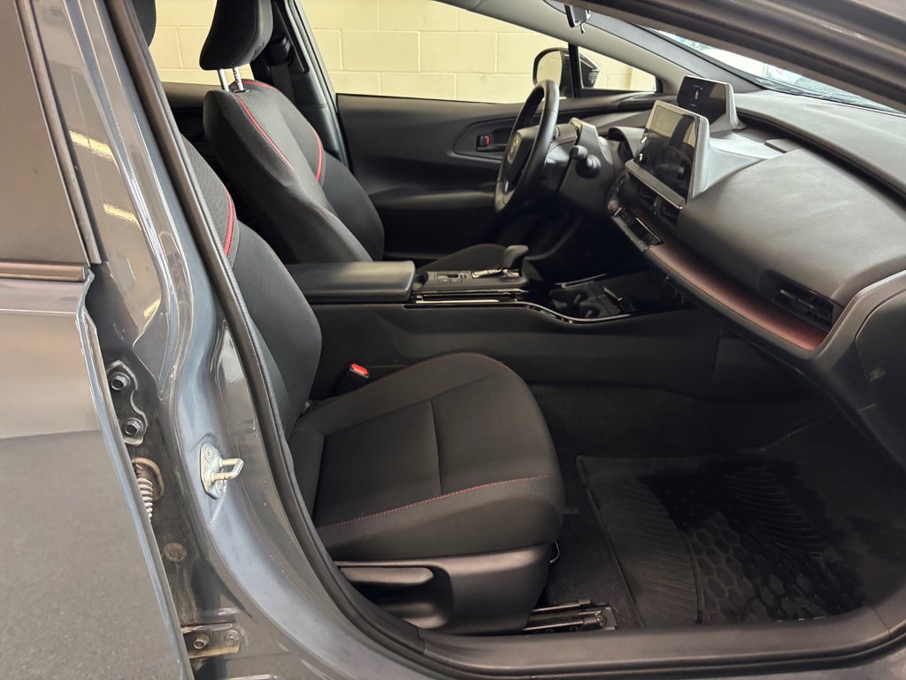 2024 Toyota Prius Prime SE BRANCHABLE, in Magog, Quebec - 6 - w1024h768px