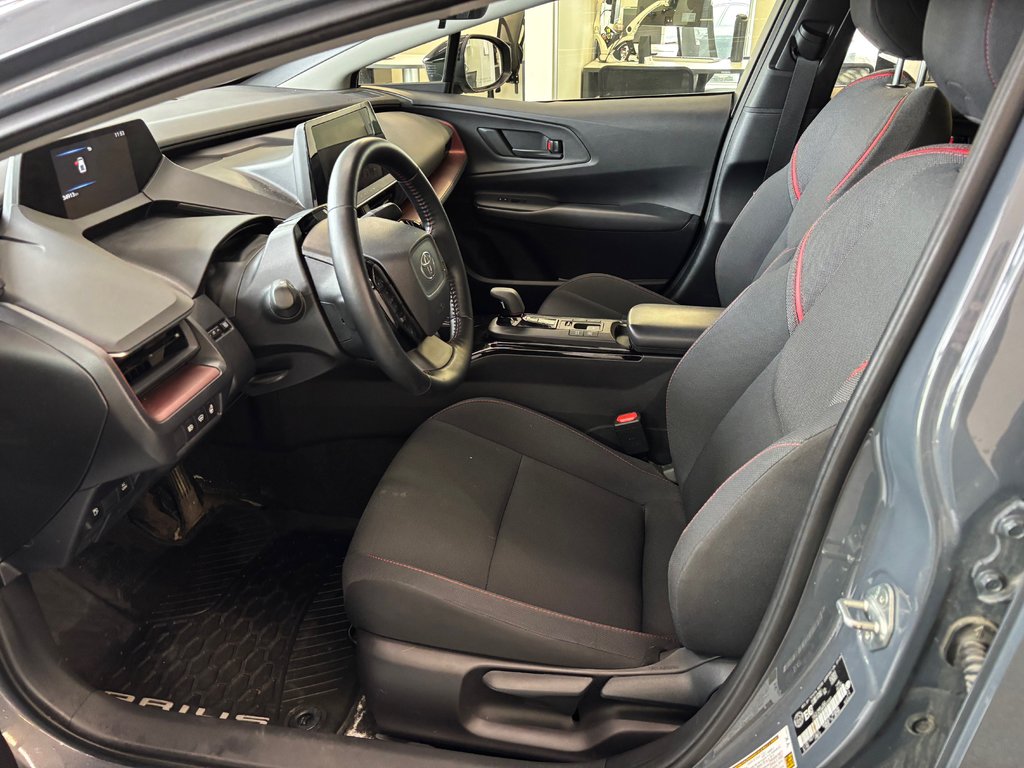 2024 Toyota Prius Prime SE BRANCHABLE, in Magog, Quebec - 11 - w1024h768px
