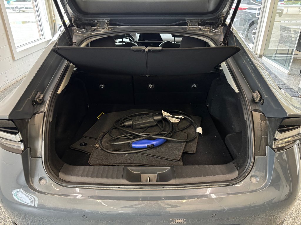 2024 Toyota Prius Prime SE BRANCHABLE, in Magog, Quebec - 9 - w1024h768px