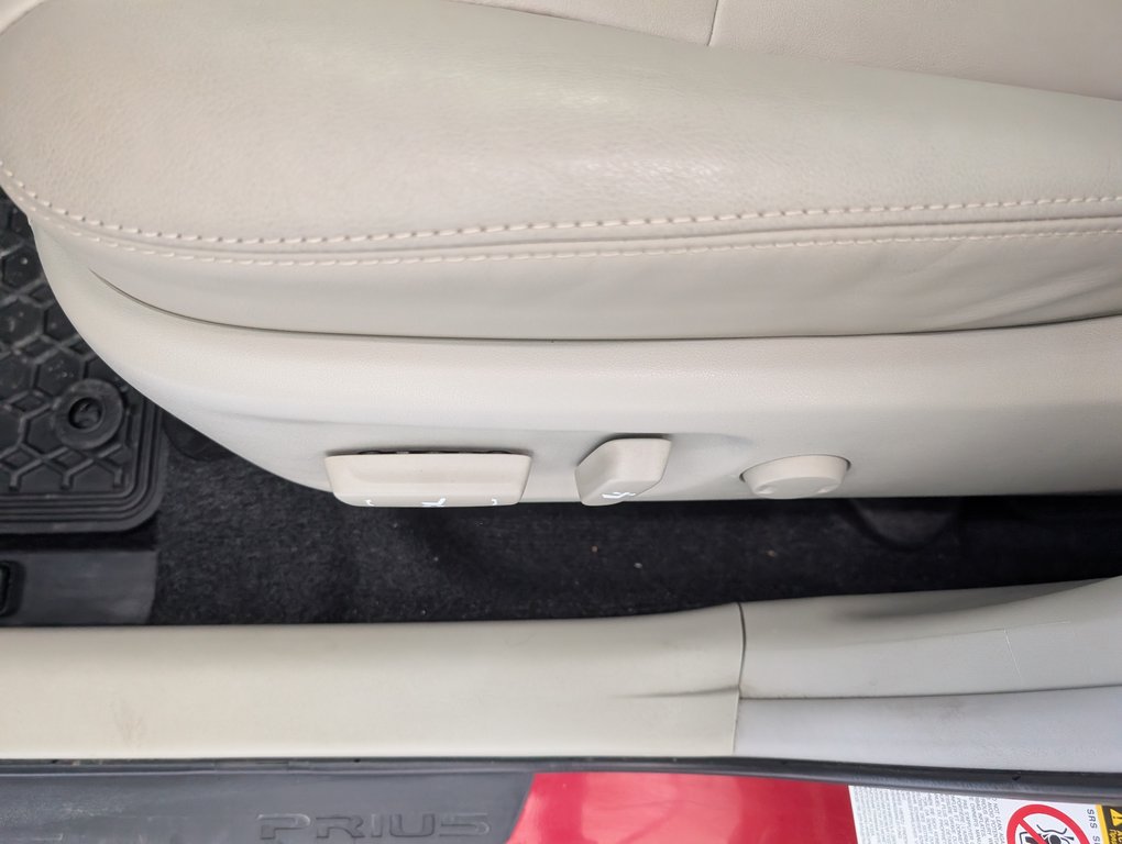 Toyota Prius CUIR, A/C, TOIT, MAGS, 2015 à Magog, Québec - 10 - w1024h768px