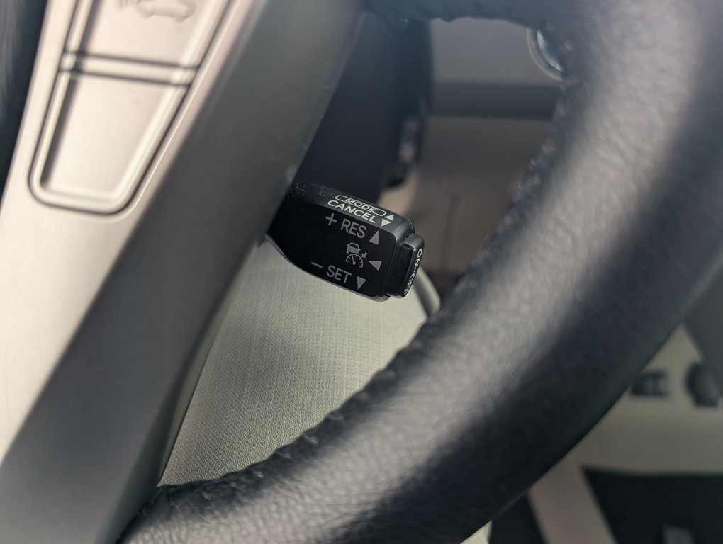 Toyota Prius CUIR, A/C, TOIT, MAGS, 2015 à Magog, Québec - 17 - w1024h768px