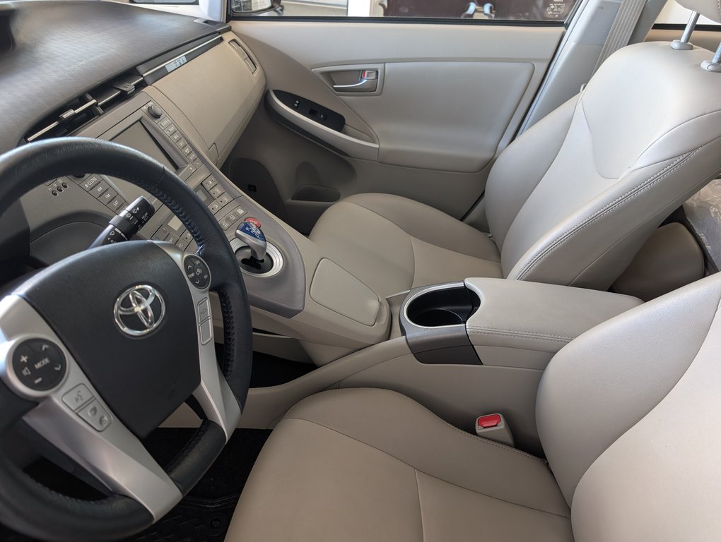 Toyota Prius CUIR, A/C, TOIT, MAGS, 2015 à Magog, Québec - 8 - w1024h768px