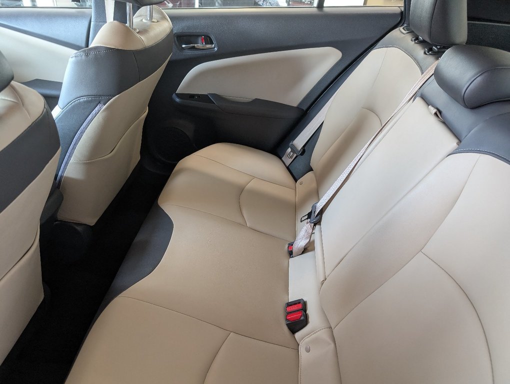 Toyota Prius TECHNOLOGIE HYBRID, CUIR, TOIT, 2017 à Magog, Québec - 11 - w1024h768px
