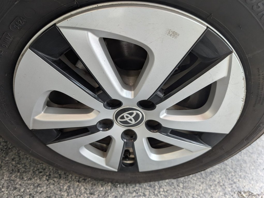 Toyota Prius TECHNOLOGIE HYBRID, CUIR, TOIT, 2017 à Magog, Québec - 27 - w1024h768px
