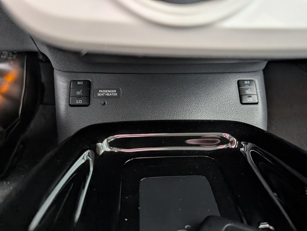 Toyota Prius TECHNOLOGIE HYBRID, CUIR, TOIT, 2017 à Magog, Québec - 22 - w1024h768px
