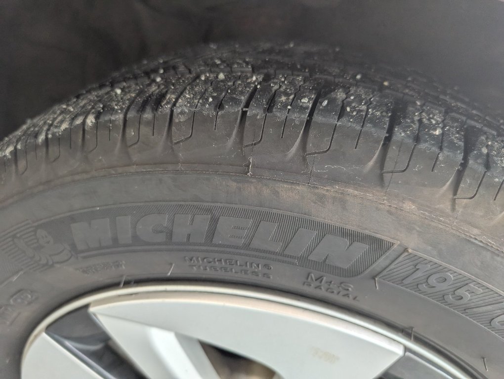 Toyota Prius TECHNOLOGIE HYBRID, CUIR, TOIT, 2017 à Magog, Québec - 26 - w1024h768px