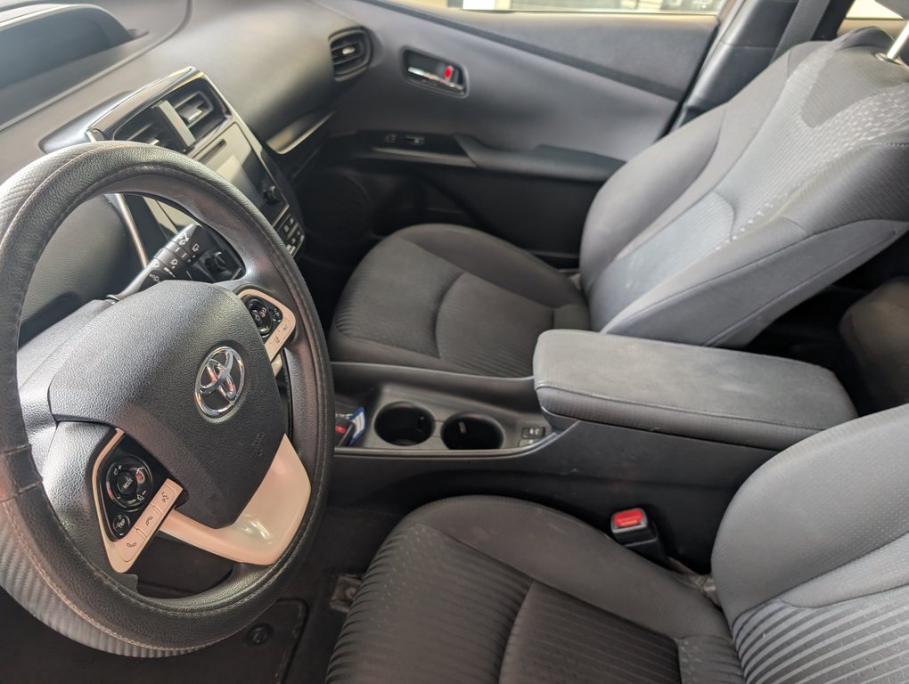 2017 Toyota Prius in Magog, Quebec - 9 - w1024h768px