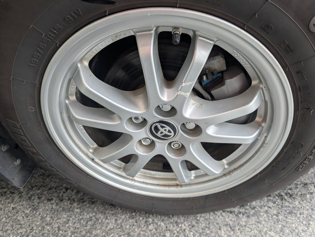 2017 Toyota Prius in Magog, Quebec - 21 - w1024h768px
