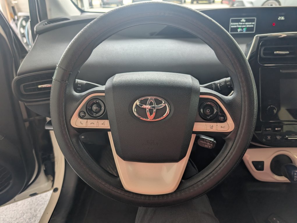 2017 Toyota Prius in Magog, Quebec - 12 - w1024h768px