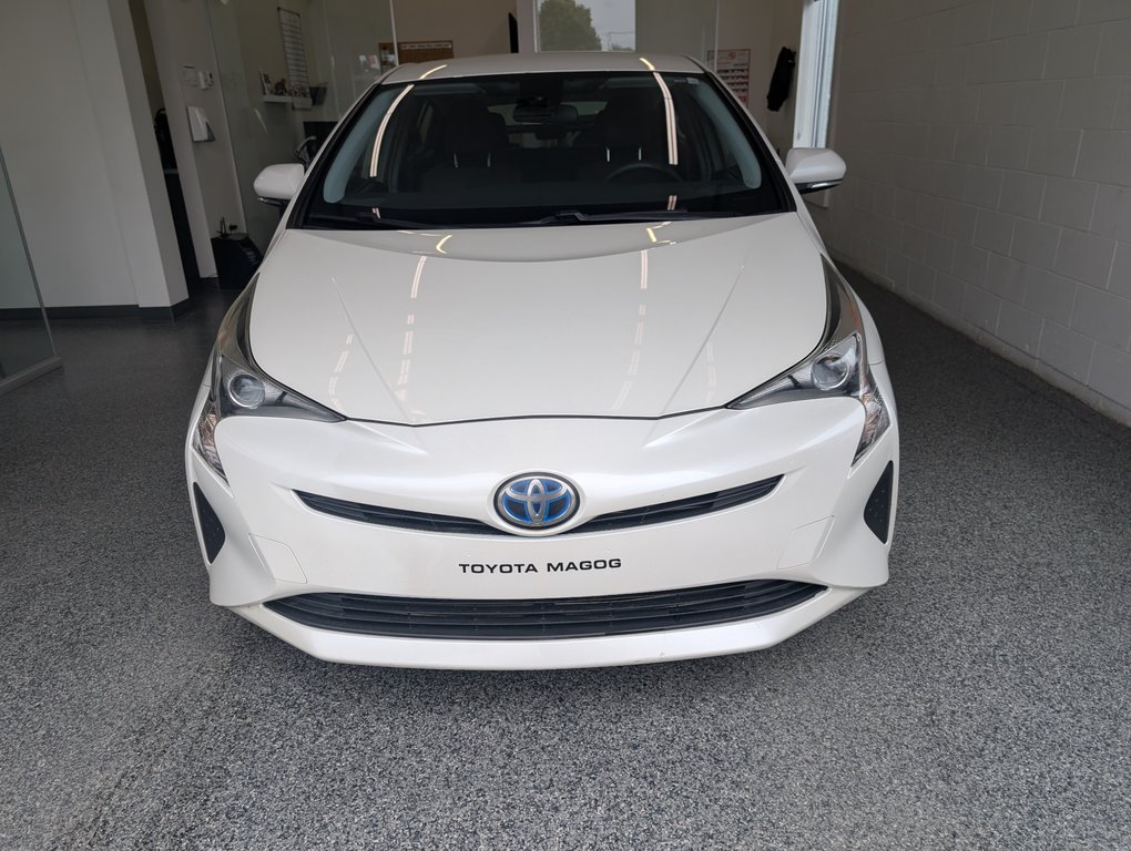 2017 Toyota Prius in Magog, Quebec - 5 - w1024h768px