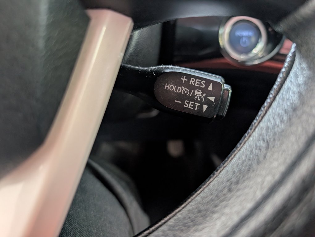 2017 Toyota Prius in Magog, Quebec - 17 - w1024h768px