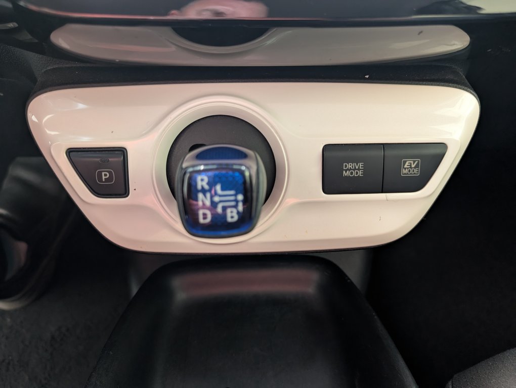 2017 Toyota Prius in Magog, Quebec - 13 - w1024h768px
