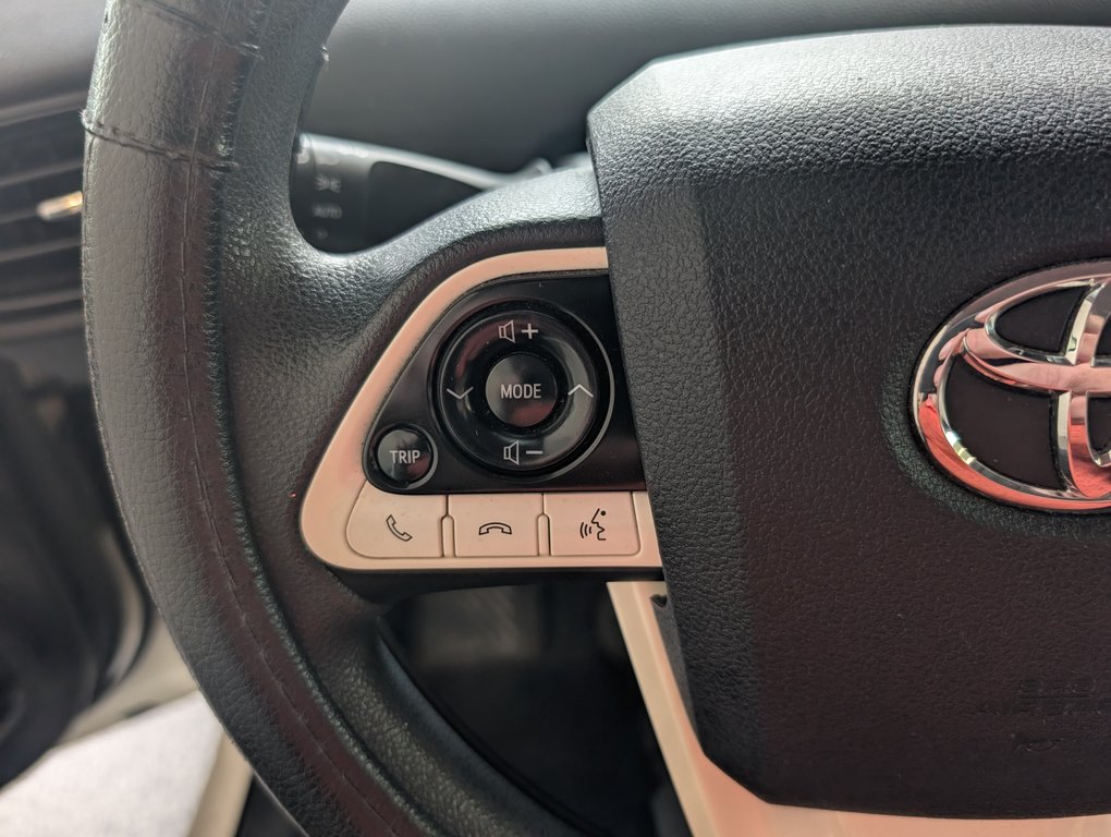2017 Toyota Prius in Magog, Quebec - 15 - w1024h768px