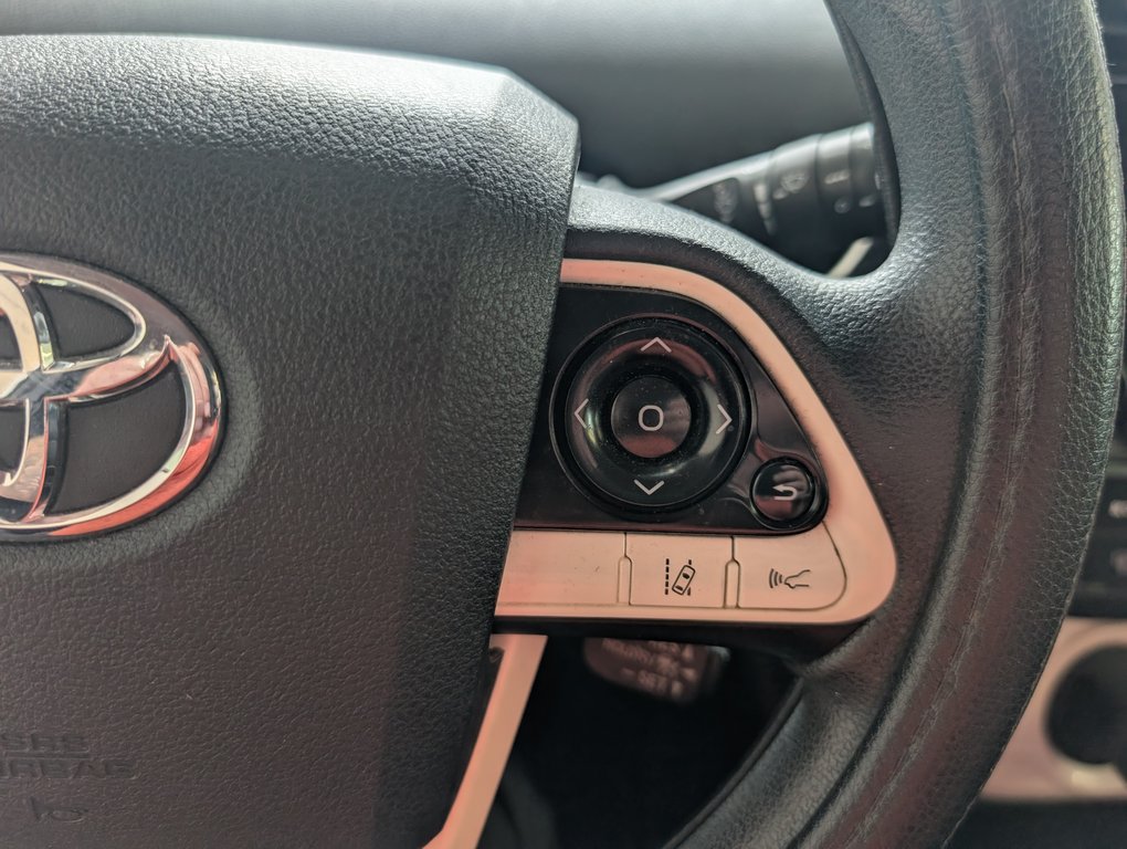 2017 Toyota Prius in Magog, Quebec - 16 - w1024h768px