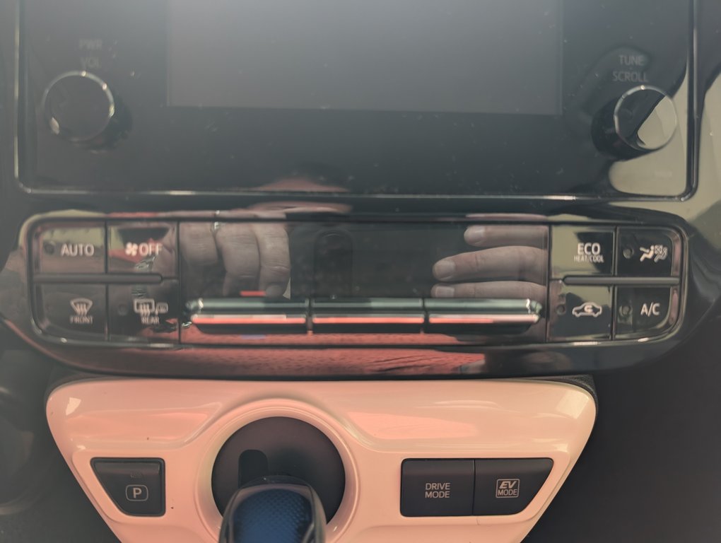 2017 Toyota Prius in Magog, Quebec - 14 - w1024h768px