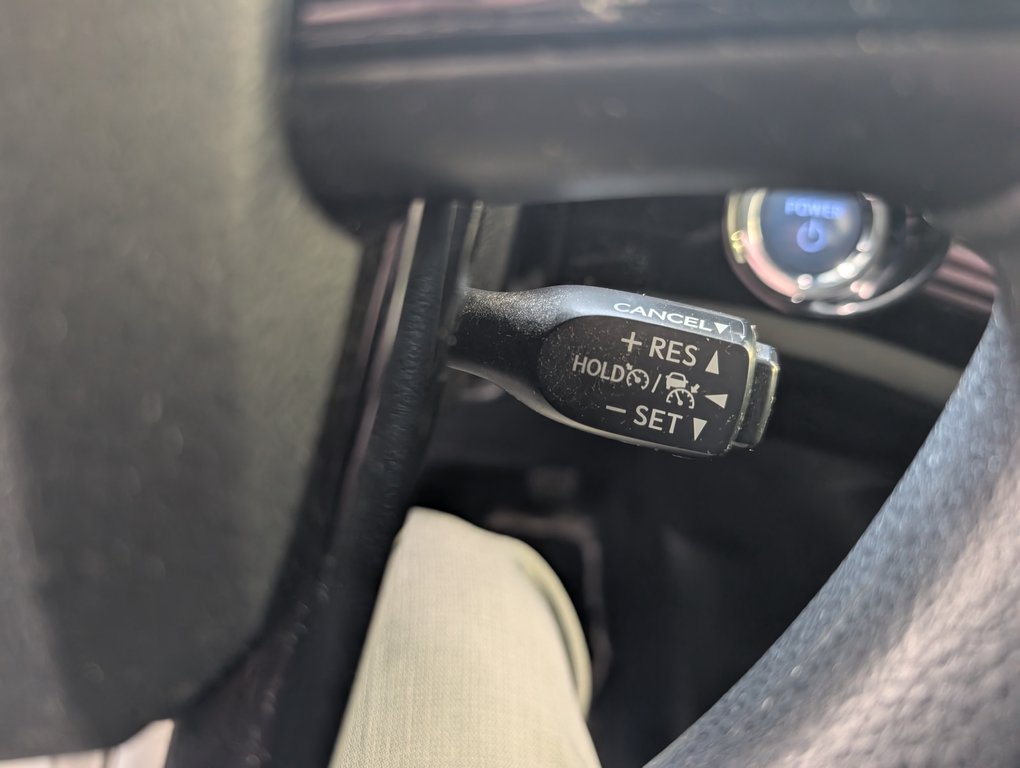 Toyota Prius AWD,  2019 à Magog, Québec - 15 - w1024h768px