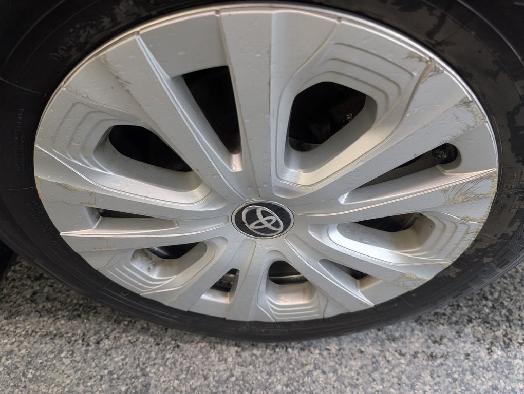 Toyota Prius AWD,  2019 à Magog, Québec - 19 - w1024h768px