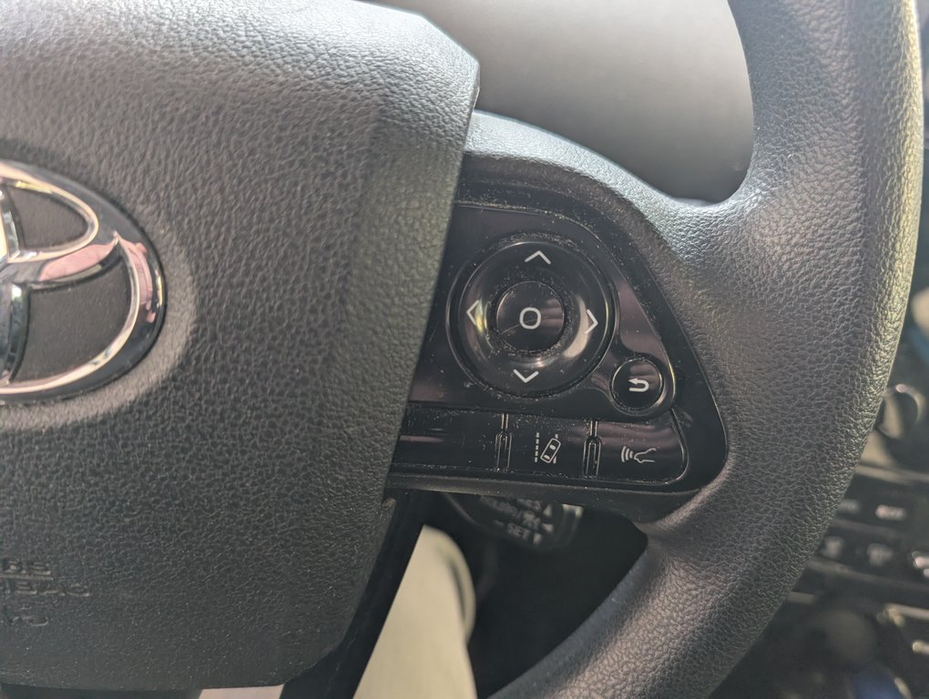 Toyota Prius AWD,  2019 à Magog, Québec - 14 - w1024h768px