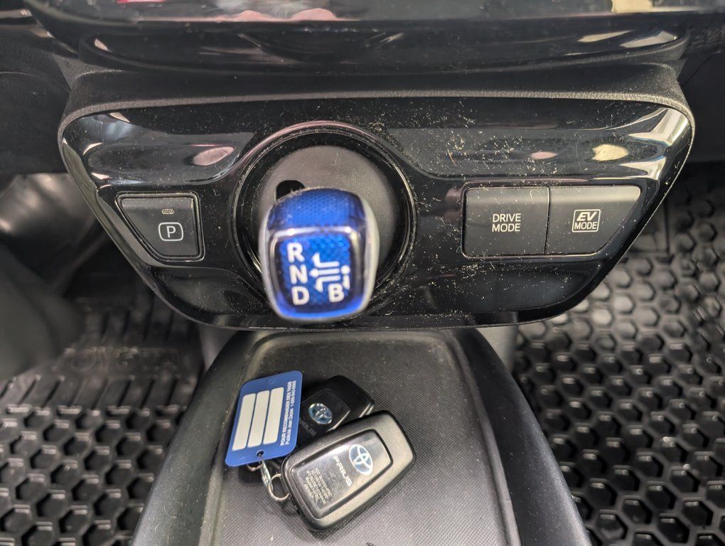 Toyota Prius AWD,  2019 à Magog, Québec - 12 - w1024h768px