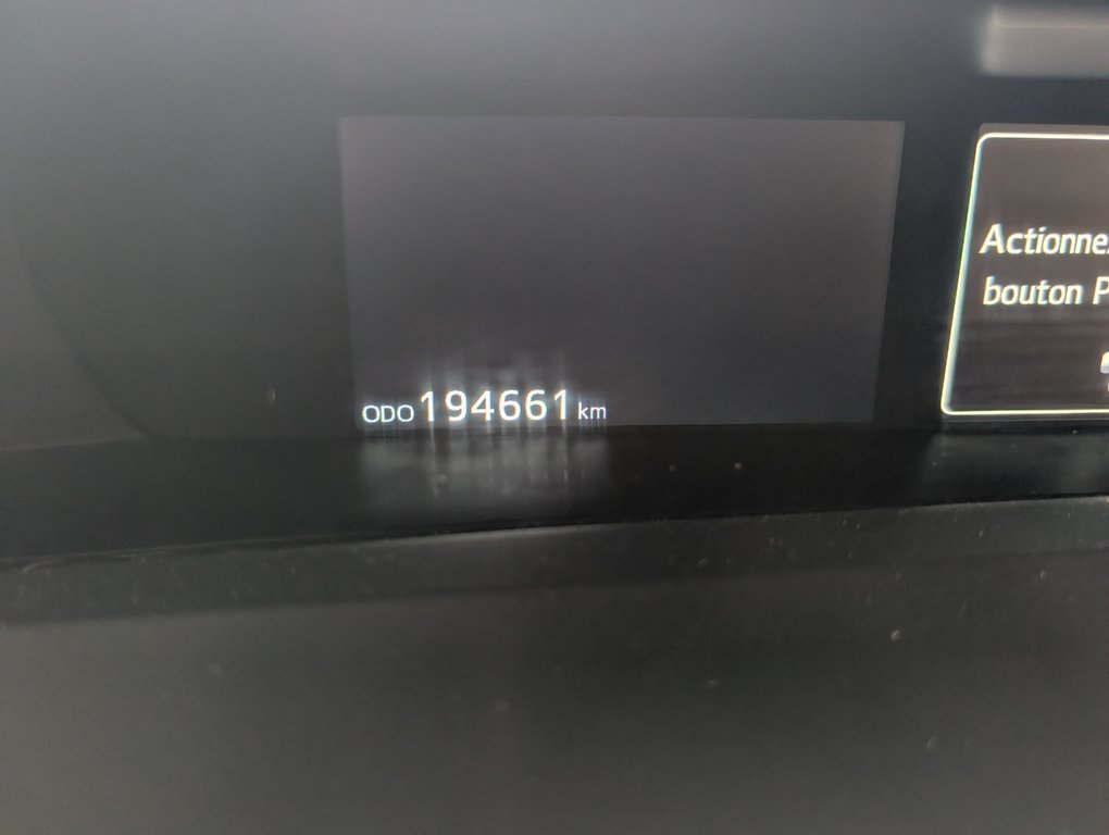 Toyota Prius AWD,  2019 à Magog, Québec - 17 - w1024h768px
