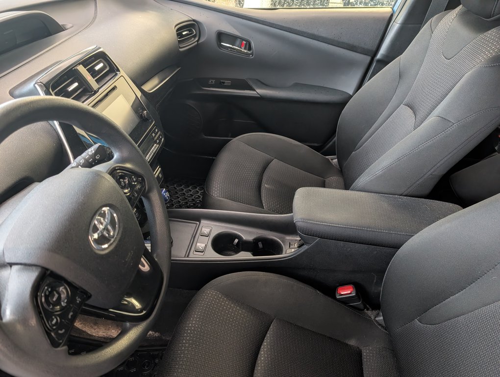 Toyota Prius AWD,  2019 à Magog, Québec - 7 - w1024h768px