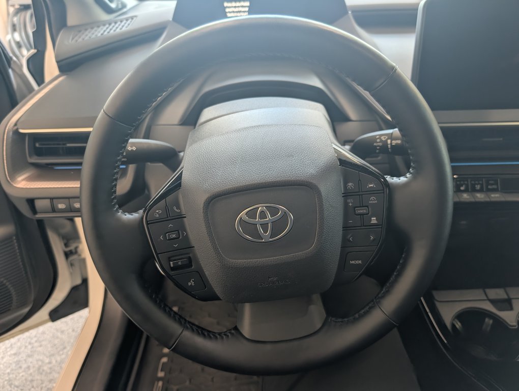 2023 Toyota Prius Limited AWD in Magog, Quebec - 16 - w1024h768px