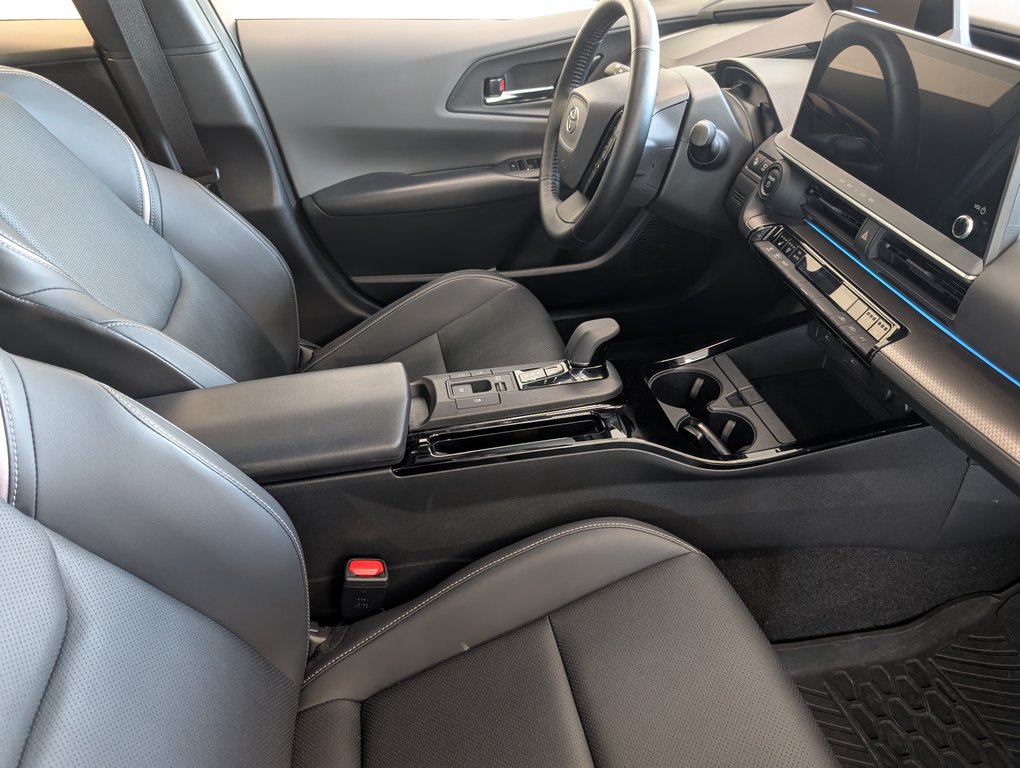 2023 Toyota Prius Limited AWD in Magog, Quebec - 9 - w1024h768px