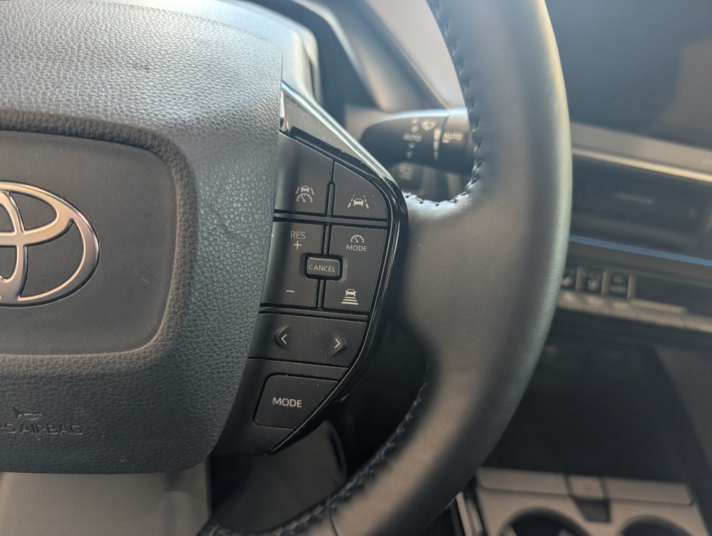 2023 Toyota Prius Limited AWD in Magog, Quebec - 21 - w1024h768px