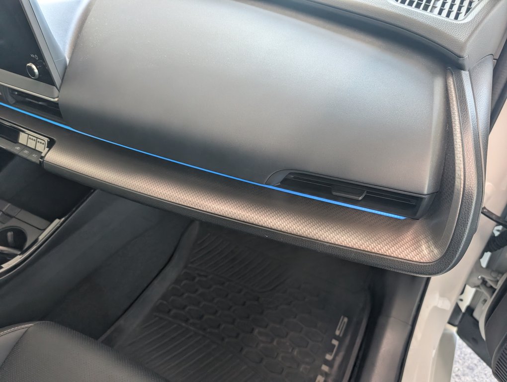 2023 Toyota Prius Limited AWD in Magog, Quebec - 10 - w1024h768px
