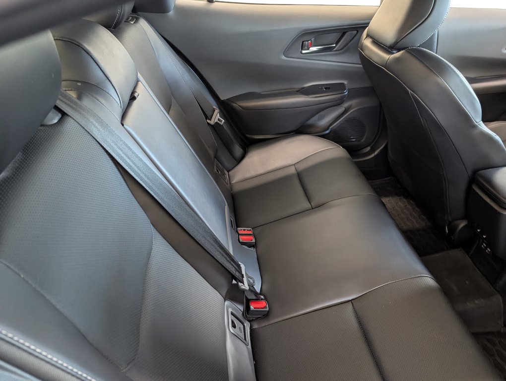 2023 Toyota Prius Limited AWD in Magog, Quebec - 8 - w1024h768px