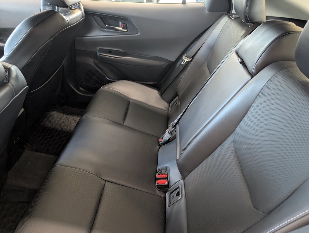 2023 Toyota Prius Limited AWD in Magog, Quebec - 11 - w1024h768px