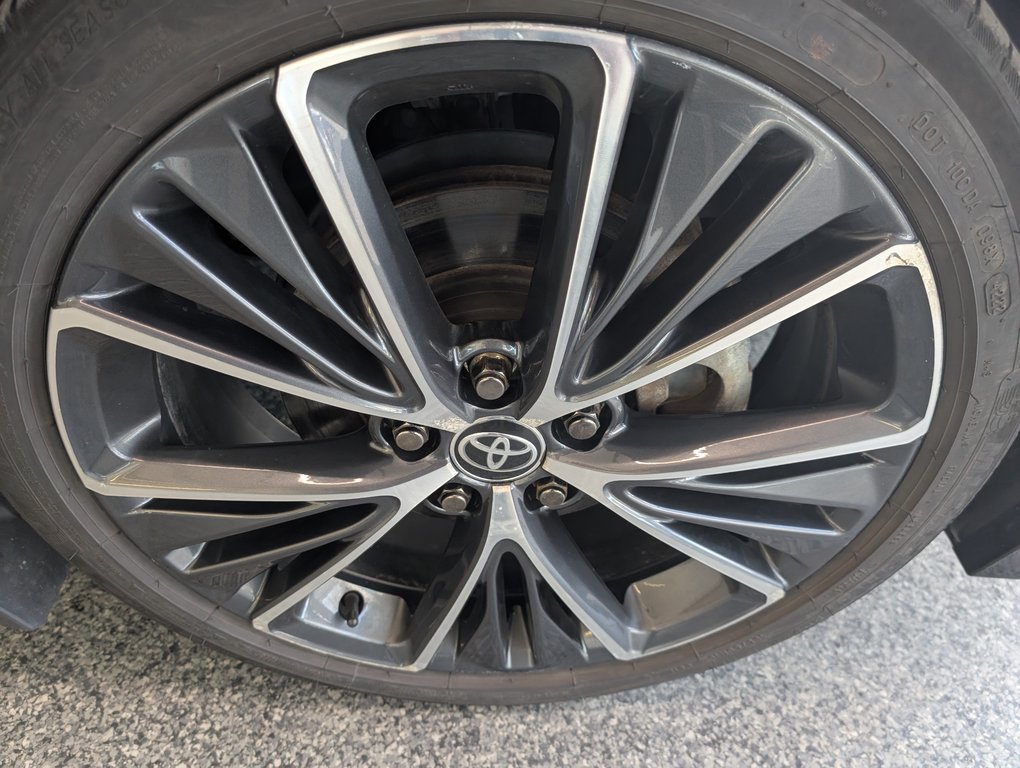 2023 Toyota Prius Limited AWD in Magog, Quebec - 25 - w1024h768px