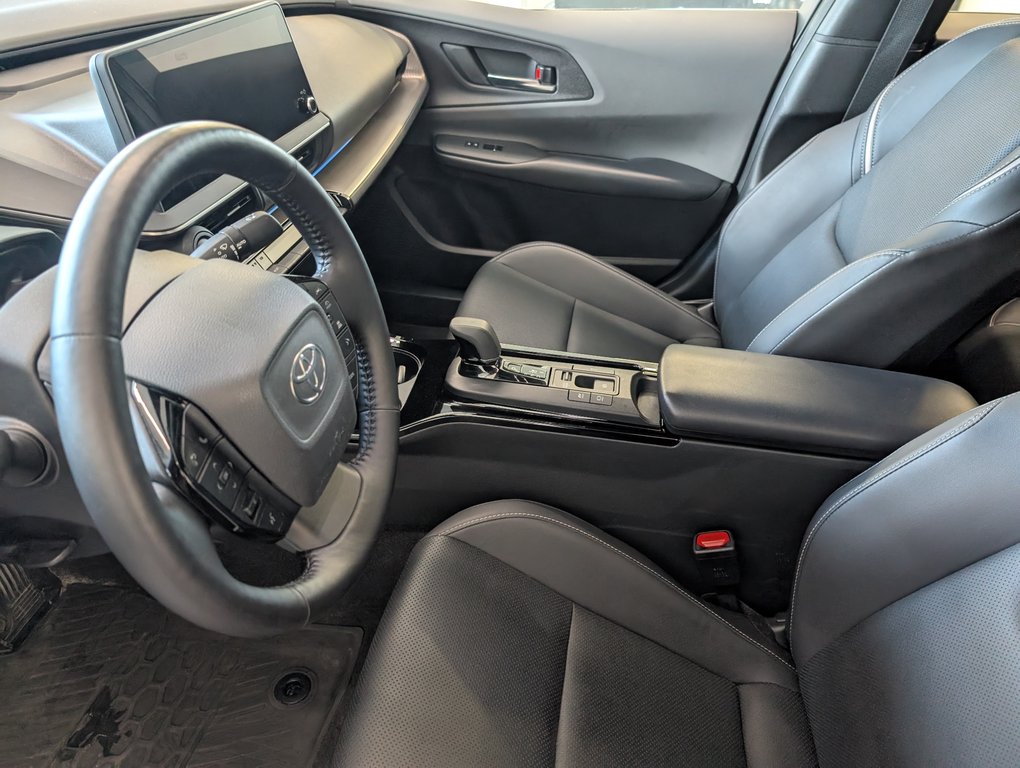 2023 Toyota Prius Limited AWD in Magog, Quebec - 12 - w1024h768px