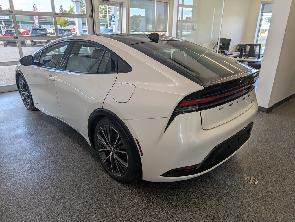 2023 Toyota Prius Limited AWD in Magog, Quebec - 5 - w1024h768px