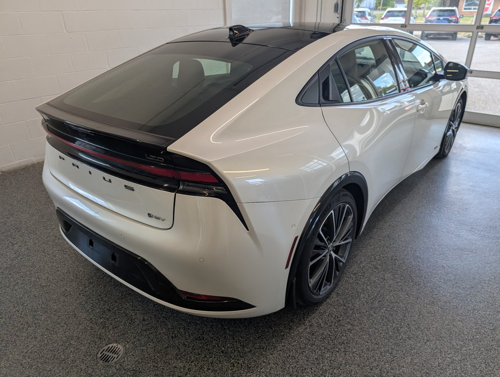 2023 Toyota Prius Limited AWD in Magog, Quebec - 3 - w1024h768px