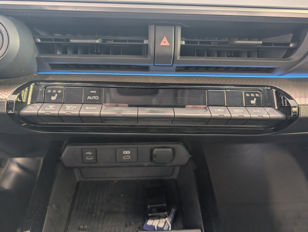 2024 Toyota Prius XLE AWD, GARANTIE JUSQU EN 2027, in Magog, Quebec - 17 - w1024h768px