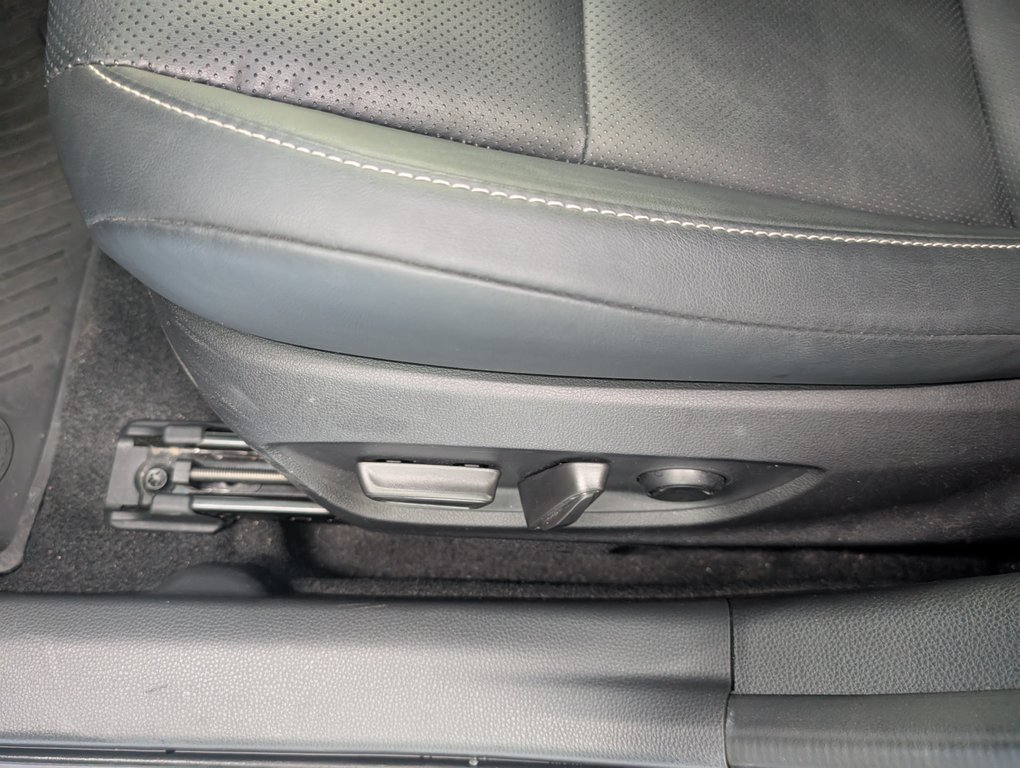 2024 Toyota Prius XLE AWD, GARANTIE JUSQU EN 2027, in Magog, Quebec - 13 - w1024h768px