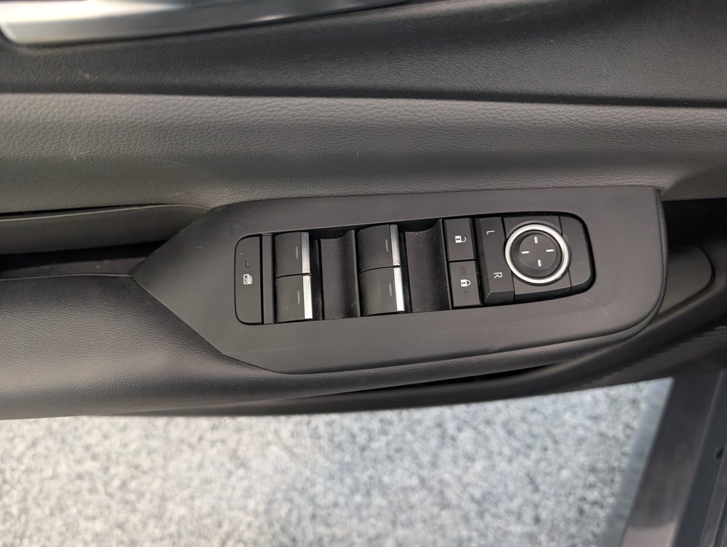 2024 Toyota Prius XLE AWD, GARANTIE JUSQU EN 2027, in Magog, Quebec - 14 - w1024h768px