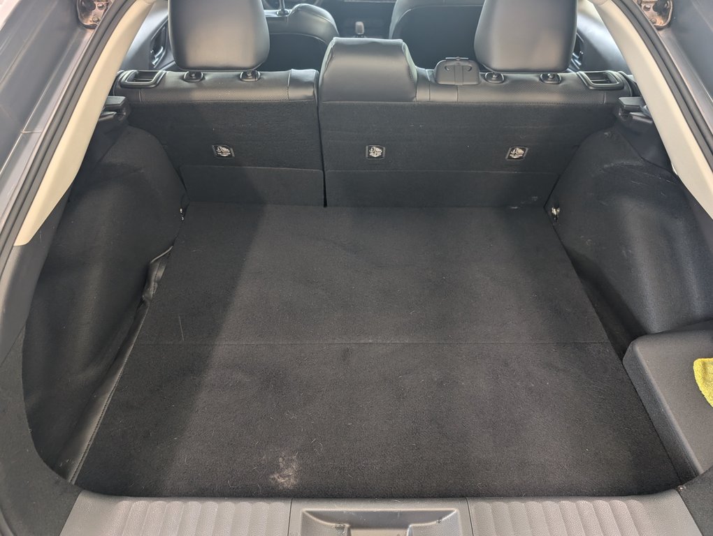 2024 Toyota Prius XLE AWD, GARANTIE JUSQU EN 2027, in Magog, Quebec - 6 - w1024h768px