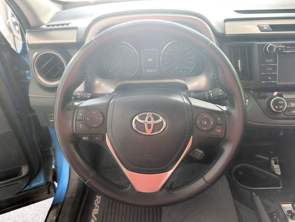 Toyota RAV4 Hybrid XLE, AWD, 2016 à Magog, Québec - 15 - w1024h768px